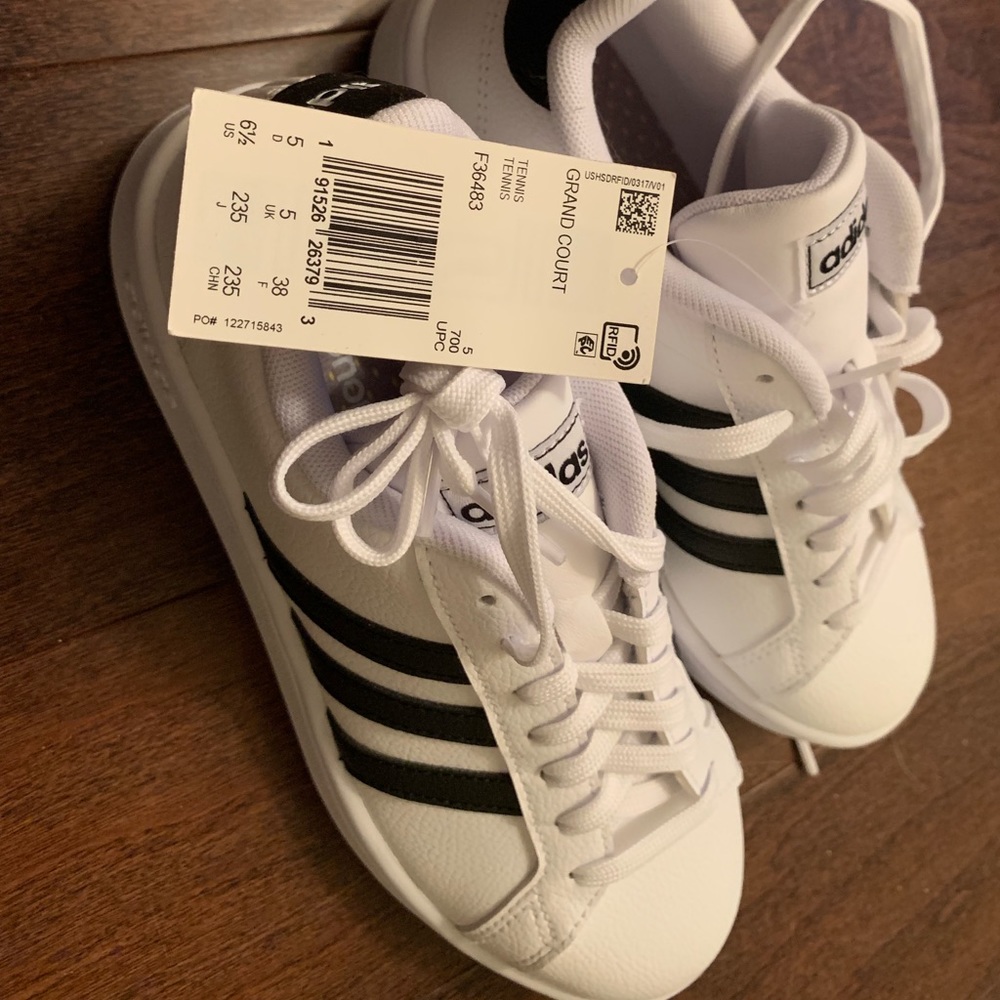 Adidas Sneakers